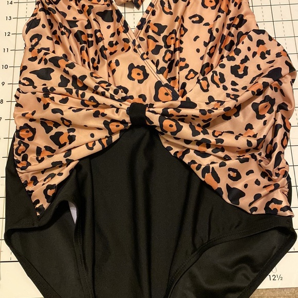 Large Cheetah Print/Black Shein* Swimsuit 1 Piece Waist Accent Women’s HalterTie - Picture 8 of 10